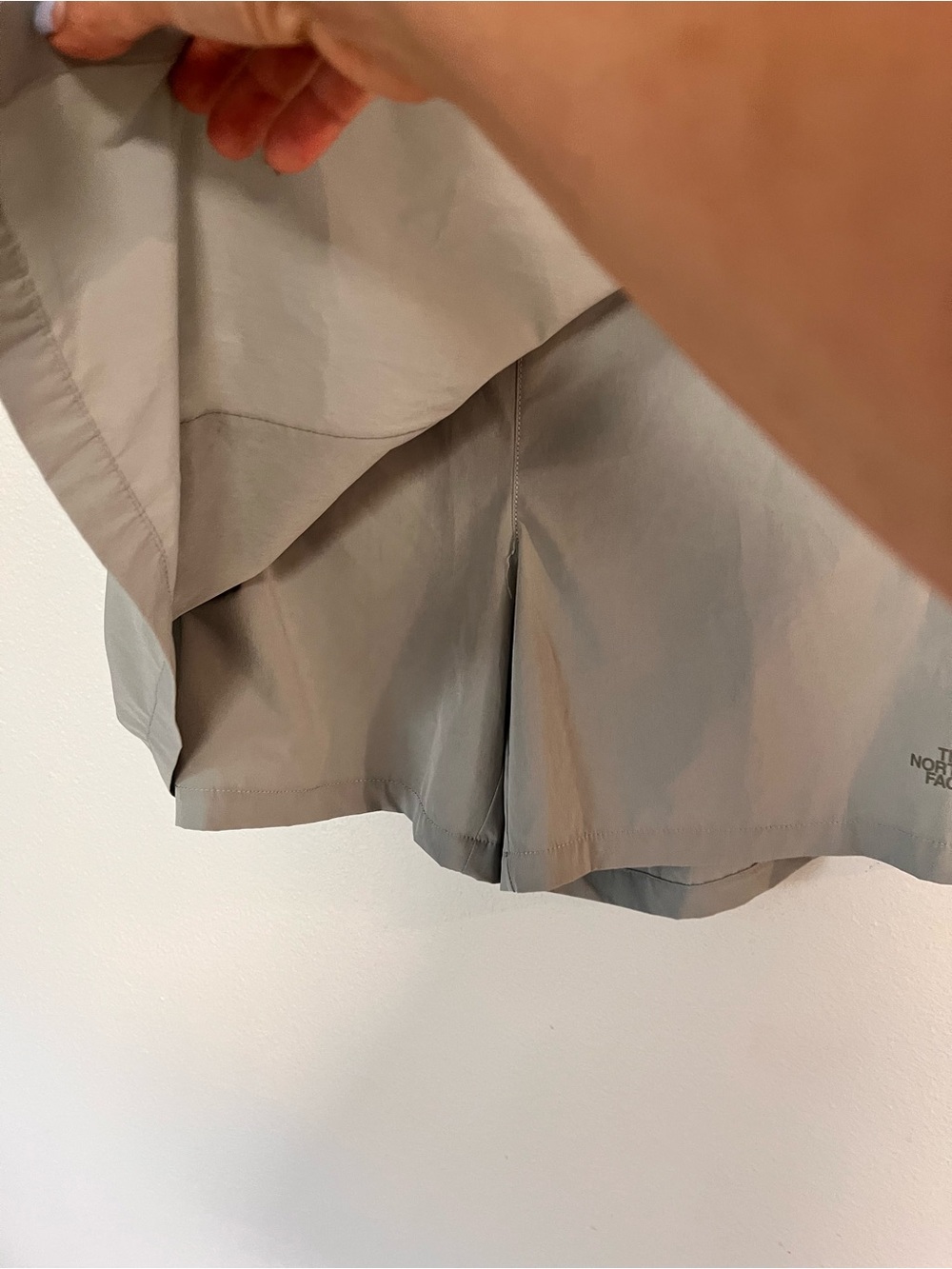 The North Face Women's Skort in Light Gray with Cargo Pocket - Picture 7 of 12